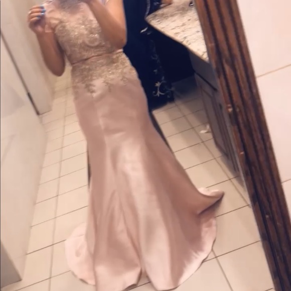selling a dress worn once clean and nothing wrong - Picture 4 of 5